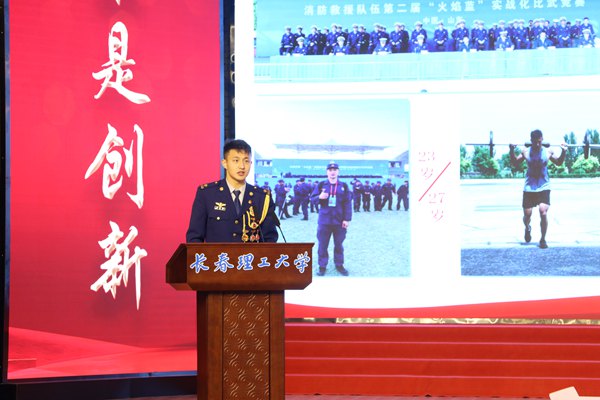 2.刘洪宇近景.JPG